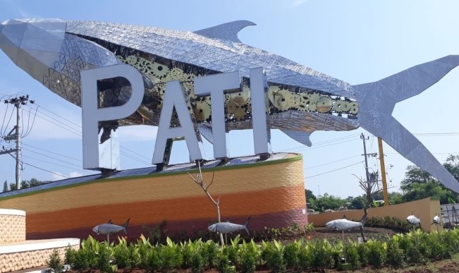Tugu Bandeng menjadi salah satu ikon Kabupaten Pati. [Ist]